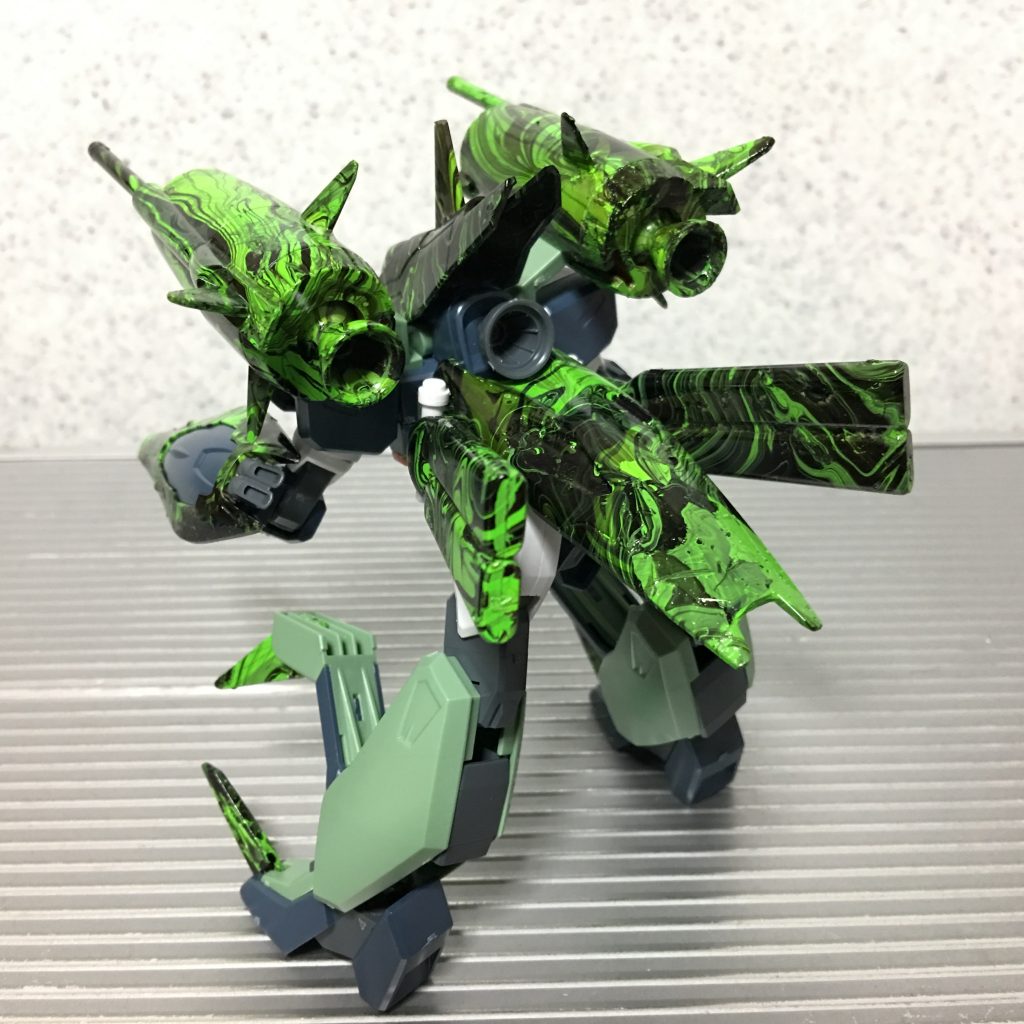 MS、MAバックショット
マーブル塗装は今回で2回目なのですが、なかなか思うような模様は作りづらく失敗した箇所も多々あります。