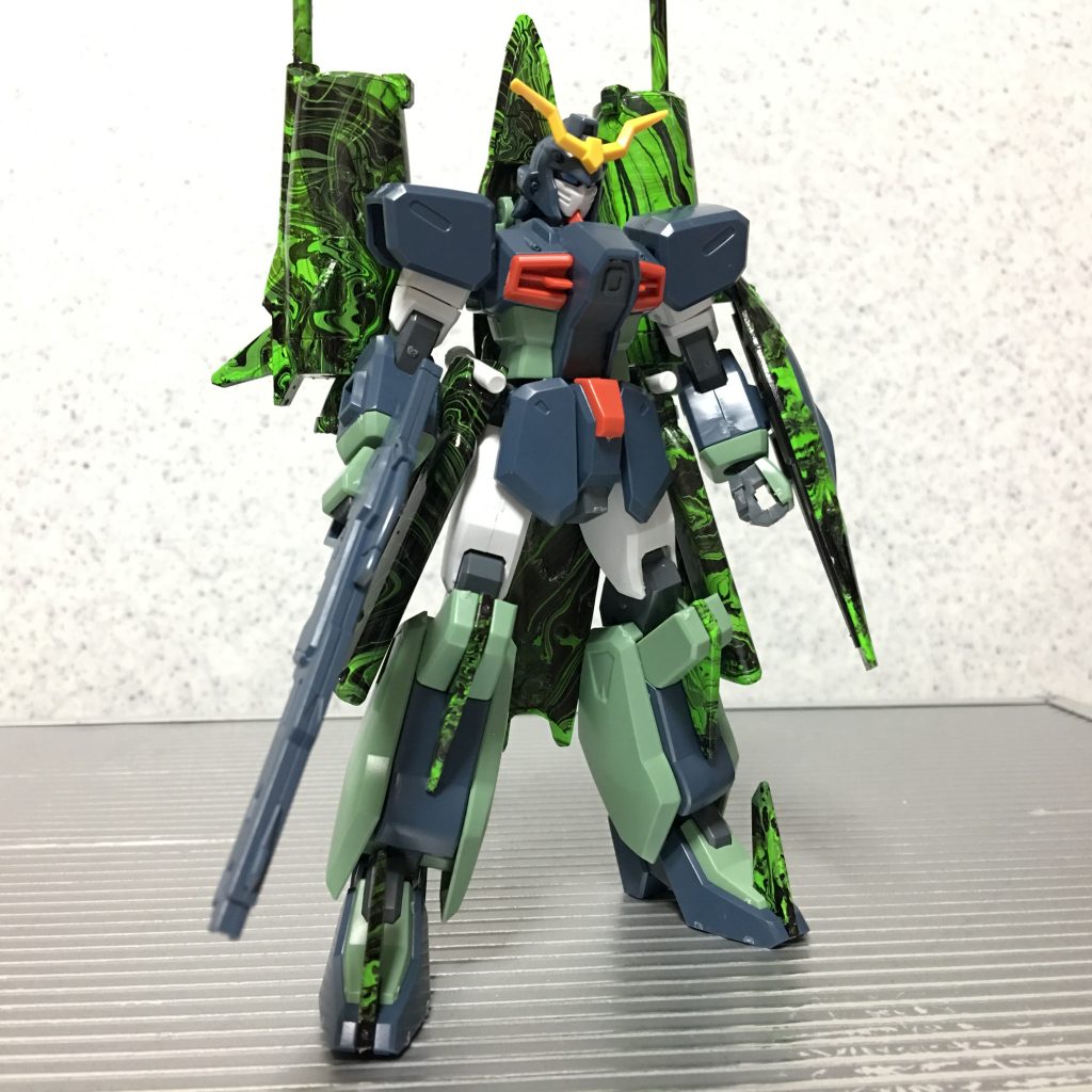 ( 。・v・。)ノ 今回はカオスガンダムの特徴的な武装(爪など)をマーブル塗装によって、より混沌としたイメージにしました。