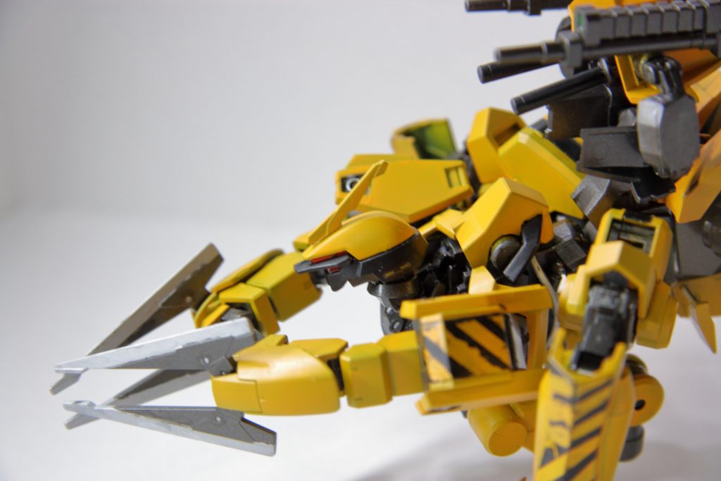 虫っぽいですね…苦手ですが(笑)
サソリやクモをイメージしつつバランスまとめたんですが、途中、フォロワーさんから『タチコマ』みたいとご指摘頂き、『タチコマグレイズ』と呼ばせて頂きました
(なので、その意味も込めてのカラーリングです笑…もろに失敗してるので、○○風と言うことで)