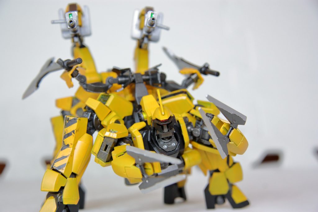 #限定条件コンペ をTwitterで見かけて、参加したくなって作成しました👍
多足歩行する重MSが居てもいいんじゃないか?と鉄血世界と○○世界のコラボ的な感じで仕上げました
追記:
 #春のグレイズ祭り を開催されているのを見かけて、そちらにも参加させて頂きます