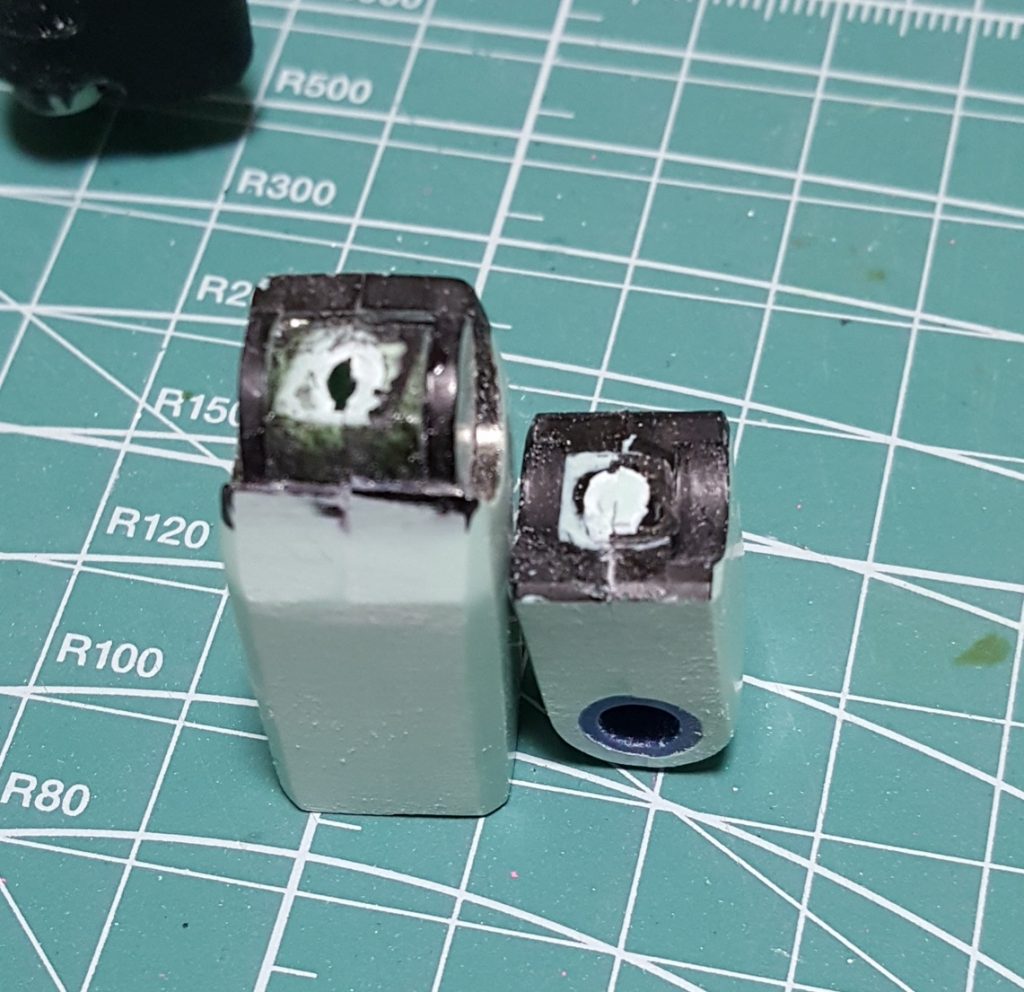 製作工程です
肘補強のために塗ったニスが効きすぎて破損
どうしたものかと凹みましたorz