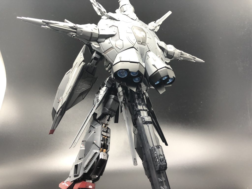 バーニアは薄青色でメタリック塗装。作者的にっこりポイント