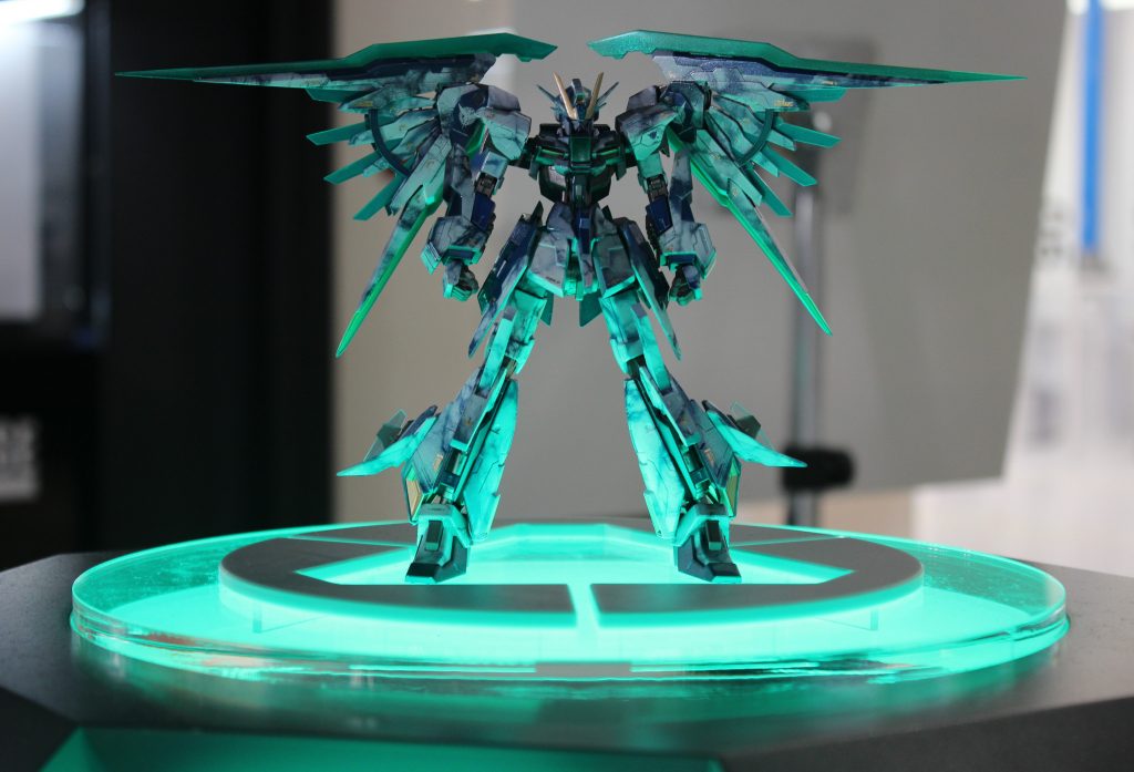 ガンダムベースの台座で。