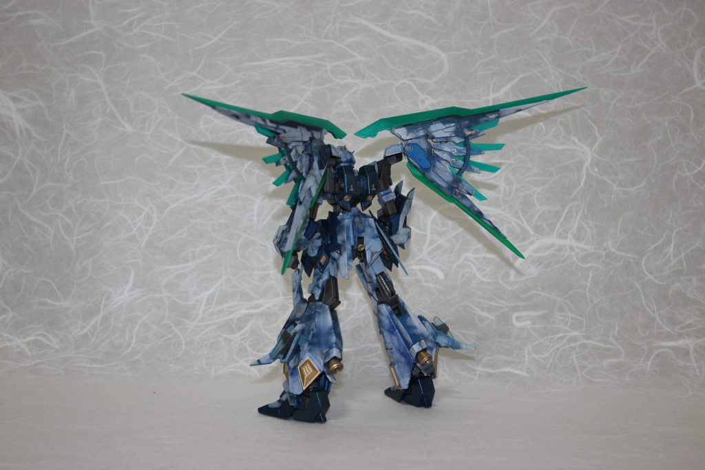 手足、腰、ヘルメットはベースキットほぼそのままに胴と肩を00、00スカイに組み替えました。アンテナはノワールとおそらくレイダーのものを使用しました。