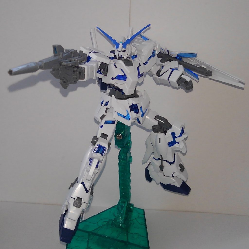 余剰パーツを使えば１号機も再現可能。今回は使ってませんがバンシィのパーツも入ってるので白と青のバンシィも再現可能です。ノルンはパーツが足りないので再現不可