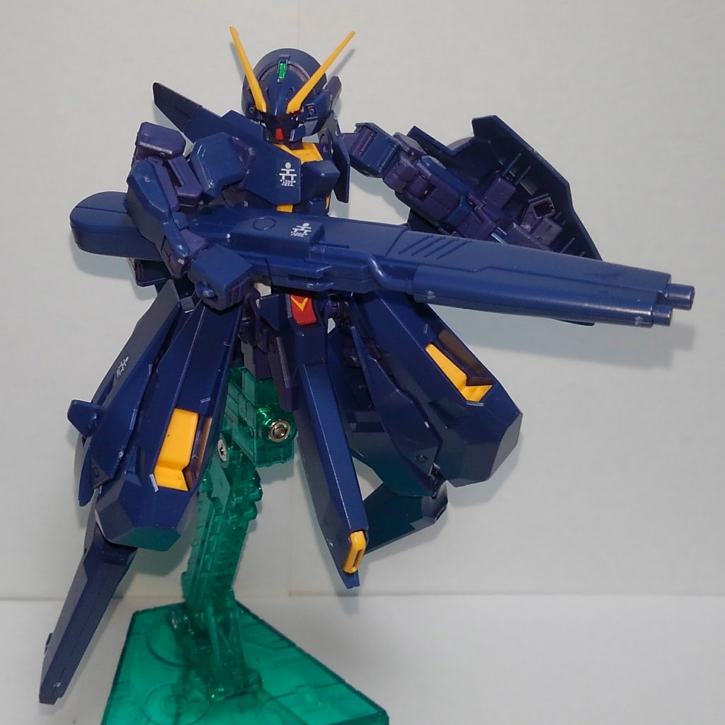 ビームライフル。形状的にはアッシマーのライフルに近い感じ