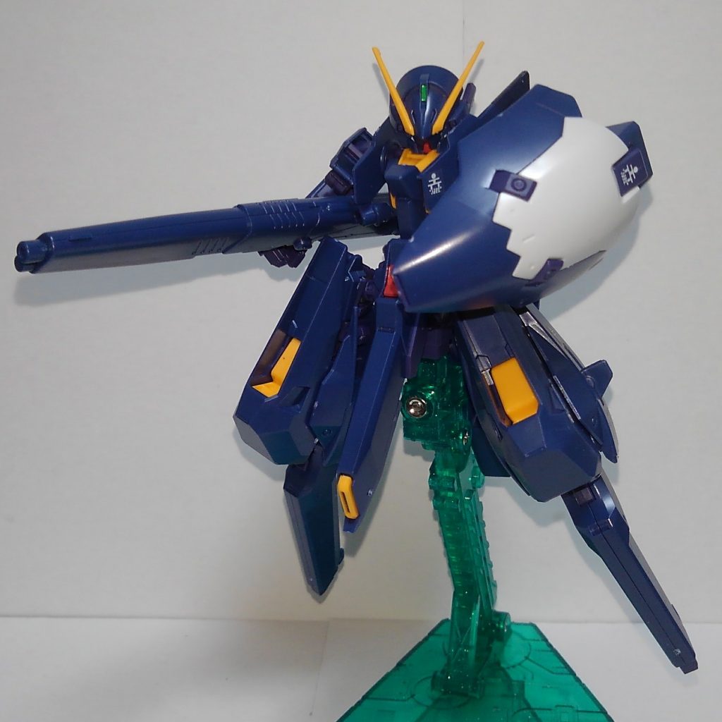 シールド。専用パーツを使って装備。左右どちらにでも装備可能