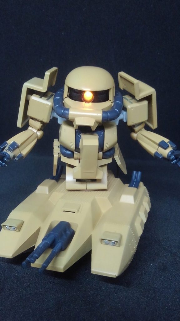 元キットの可動はなるべく残してありますので腰の回転と上下のスイングも可能です。