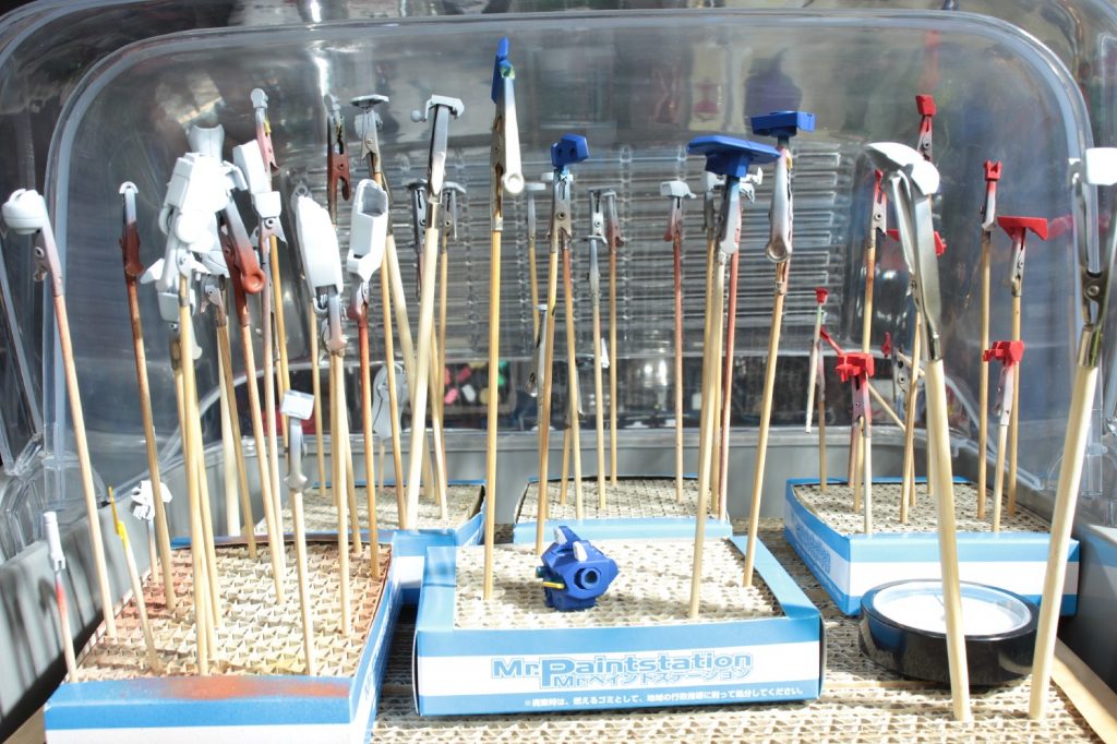 ## 塗装

各色ごとにサフ→ラッカー塗装していきました。
個人的にはMGのVガン風味のつもりです。