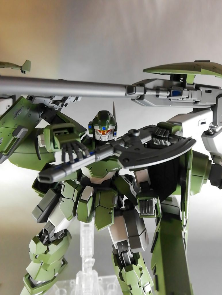 バイアランの腕が握ってる武器は近距離武装として使えます。