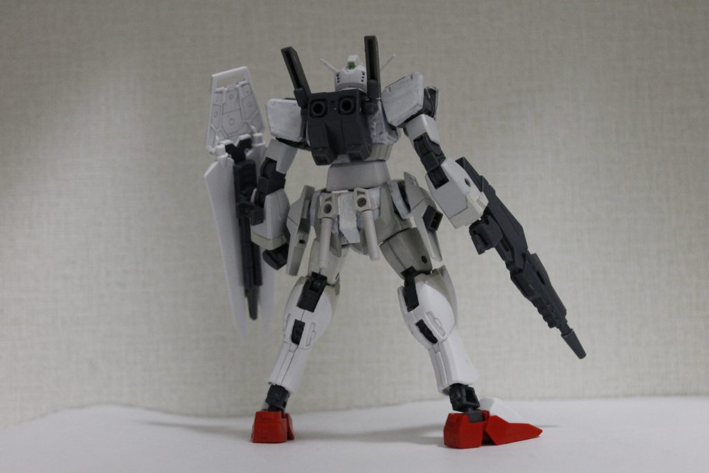 追加・換装パーツはバックパック、腰スラスター、ビームライフルにシールドです。