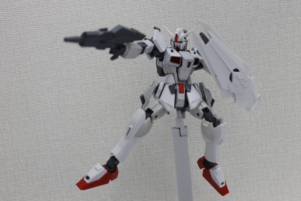 ビームライフルは拾ったGセルフ(宇宙用パック付属の)ものにベースガンダムの小型ライフル用の追加バレルをミキシングして作りました。