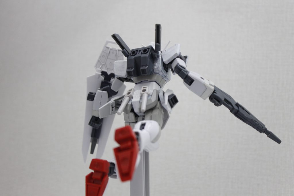 バックパックはベースガンダムにBアームアームズ＋Ez-SR、腰のスラスターはデスティニーのものに市販パーツのスラスターをくっつけてます。