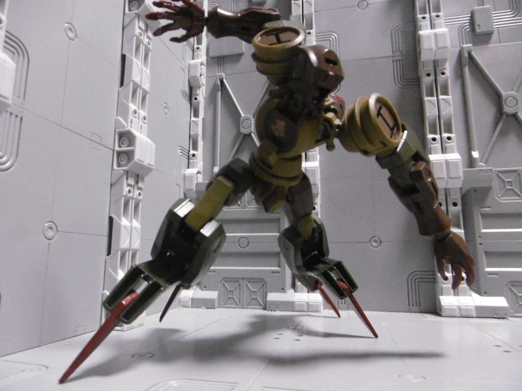 疑似太陽炉による飛行だけでなく、地を這うように駆け回る事も。