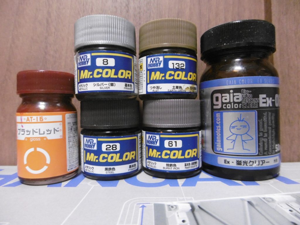 メタリックカラーを中心に使いました。
ボトムズカラーのブラッドレッドは、個人的に忍者表現における理想的な暗い赤だったので、今後も重宝しそうです。
というわけで、今回は変更点が少な目でシンプルなニンジャ表現をしてみました。忍ぶ要素が全く無いのと、忍者の記号が表面化しているため、自分の中では「本来の忍者とは別者」と見ています。
しかしこういった表現も好きなので、大真面目な設定だけでなく今後も適宜取り入れて行こうかなと思いました。