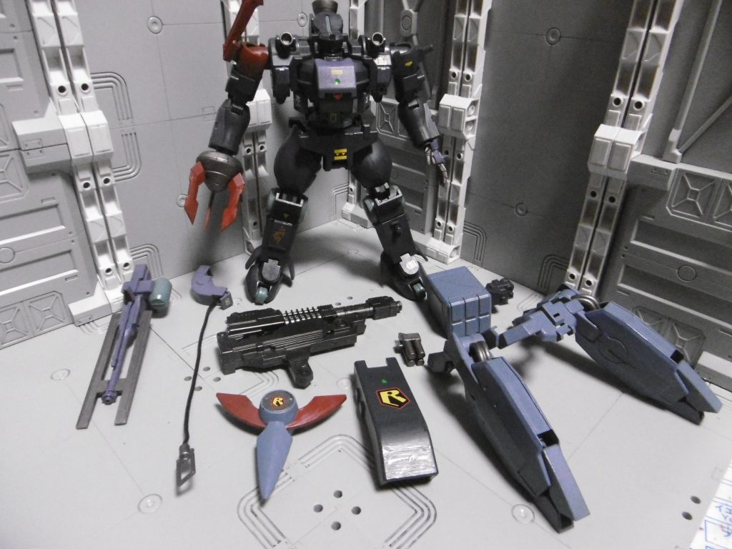 ＡＴだけでなくＡＣの設定も組んであり、パージ運用が可能。
【極（ジィ）】の要素を外せば【黒血人（ヘイシュエレン）】に。
装備パージの軽量化により攻防バランスは下がるも、機動力は増大。
右腕クローアーム着脱は破損の原因に繋がるので、今回はしていません。