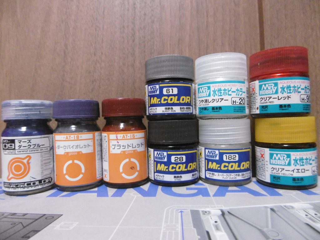 最後に、いつもの使用塗料一覧。
メタリックカラーは火焔放射器(GNスマートガン塗装)がメイン。
一部ボトムズカラーに置き換えてみて、これらの発色も良好で使い易く感じました。バーチャロンカラーと共に、今後のスタンダード塗料になりそうです。しかし忍者表現を試みると塗装もワンパターン化しつつありますが、個人的にはこういった配色が大好きだったりします。