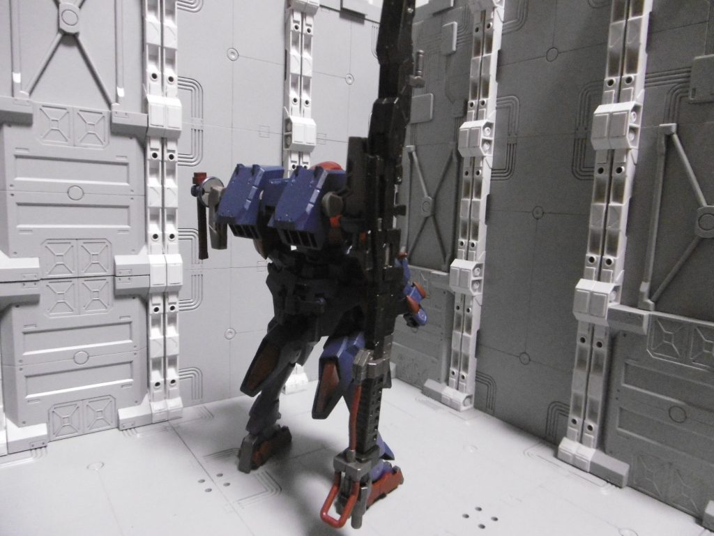 リアアーマーにはGNショートビームサーベル(ブシドーアヘッドの物)を、ロングと同じように装着。