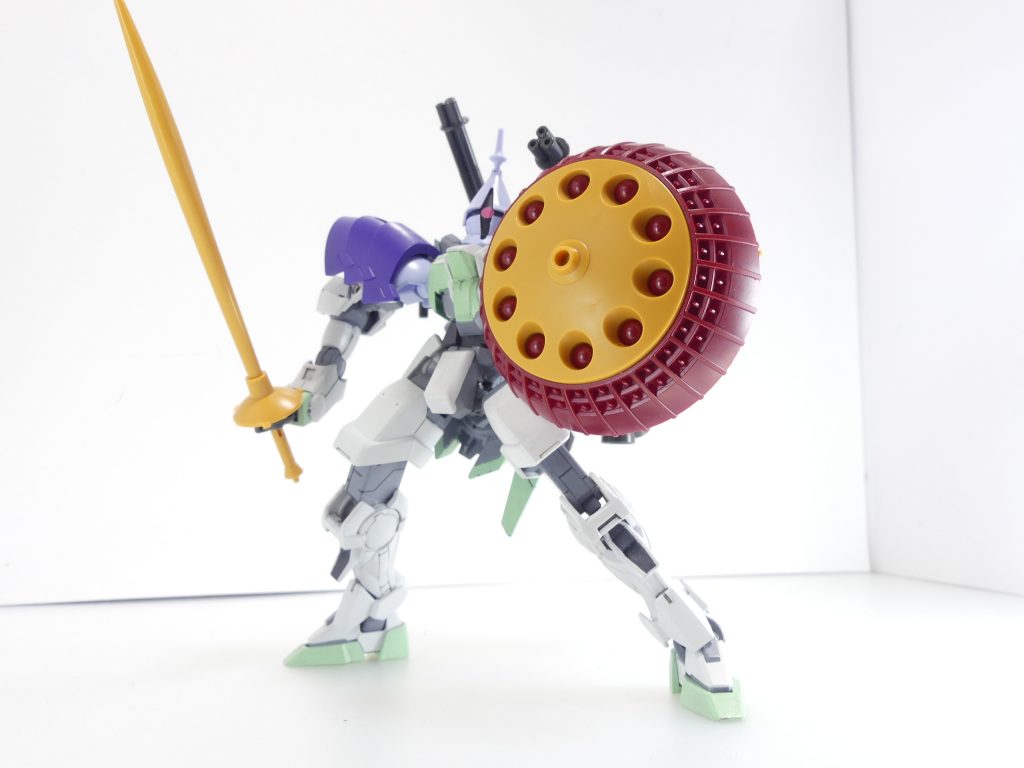 ビームサーベル:ギャンのビーム・サーベルは、騎士のような独特の形状をしている。ガンダムベースの近くにもそれっぽいものが立っているがあれはれっきとした芸術作品である。ギャン顔になるだけでも意外と決まっているような気がする。