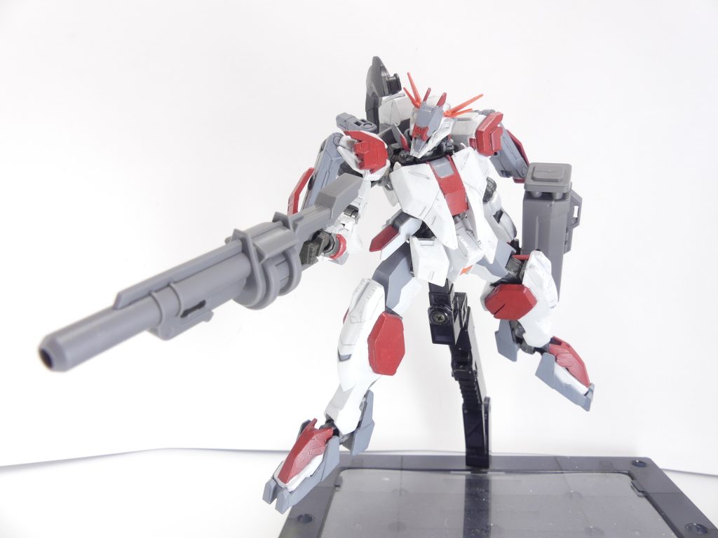 輪胴式グレネードランチャー：リボルバー式の炸薬弾を発射するグレネードランチャー。タービンズ（テイワズ）系の武装で。百里のバックパックにマウントするためのパーツが左右共に付属。先端にスリットが開いており、それに差し込む形となります。百里との接続はマウントの３ミリ軸。