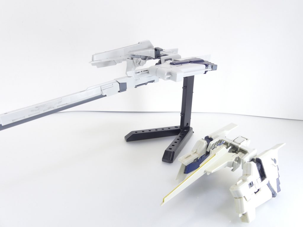 Ｇパーツ【フルドド】：組み替えによりガンダムＴＲ－１その他の性能を向上させるパーツ群。「Ｇパーツ」の呼称は勿論Ｇアーマーなどからの系譜である。二基の合体や各武装の組み付けなど柔軟な組み替えシステムを持った本機のシステムは、のちにガンダムＴＲ－６の換装システムにも受け継がれることとなった。作中では本形態での作戦行動も頻繁に行われ、支援機として優秀な役割を果たした。単独搭乗時の主なパイロットはT３部隊唯一の女性パイロット、オードリー・エイプリル。一部ですがＦＧ版も残っていました（ガンダムマーカーで塗装しています）。ＨＧＵＣ版はウェザリングカラーによるスミ入れを施しています。ＦＧとＨＧＵＣで各ブロックの役割は変わりません。３ミリ穴が開いている･開いていないなどの違いはありますが（FGの方が微妙に３ミリ穴が多い）･･･