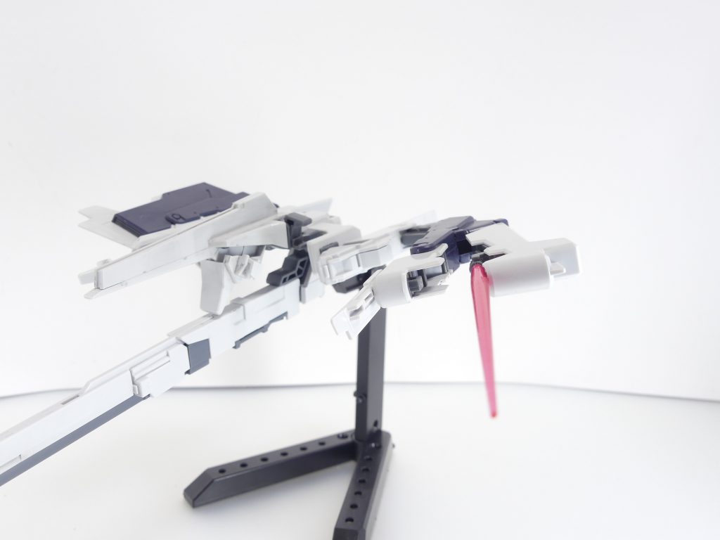 ロング・ブレード・ライフル：フルドドの主武装。ヘイズルのビーム・ライフルにドッキングさせることでヘイズルでも使用可能となる。どちらかと言えばスナイパー寄りの装備であるが、先端にはブレードを搭載、敵のウインチ等を切断することが可能。フルドド（二機合体）：フルドドは複数の合体も可能。二機のクローとスラスターを持ち、左右対称になった二機合体形態こそ、本機の真の姿と言える。クローユニット。FG版よりも大きく展開できます。先端にはヘイズル改付属のビーム刃を装備可能。ロング･ブレード・ライフルを持たせることも可能。専用の接続パーツを使うことで二機合体も可能ですが、FGとHGUCでの二機合体は不可能です。機体後部、ヘイズルの腰に接続するための軸の接続のみFGとHGUCで異なっているのが原因。通常カラー版では余剰パーツ扱いになっている接続パーツをかますHGUCと違い、FGではパーツから直接出た軸で接続しています。