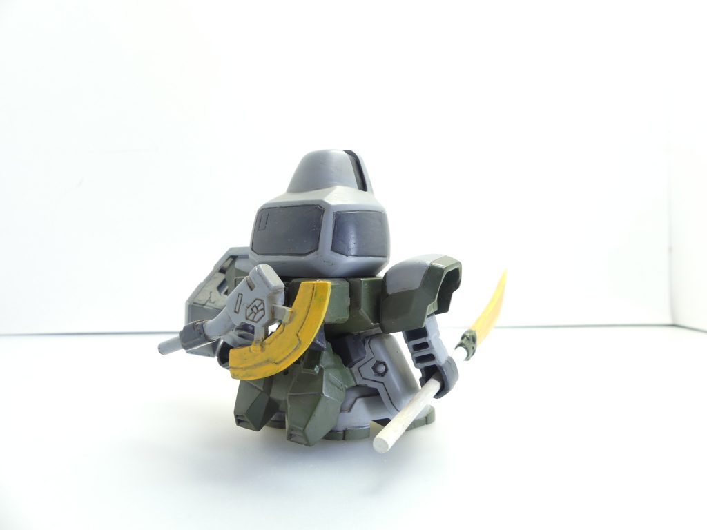 後ろ。
バックパックにはボールデンを仕込みヒートホークを着脱可能にしています。