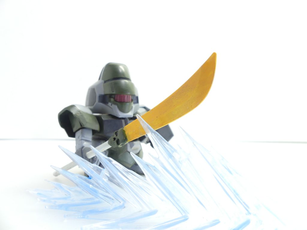 NPD機として存在していたマグアナックのカスタム機という設定･･･かな。
武器はヒートナギナタとヒートホーク。双方とも腕の穴がきついです。