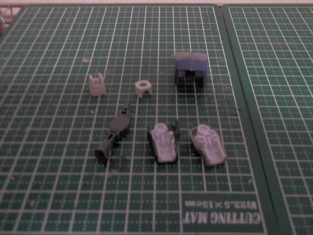 腕は中身をくり抜き、ガードフレームの腕を削って埋め込むという若干の力技。あ、二の腕はレオパルド・ダヴィンチから強奪してきました。