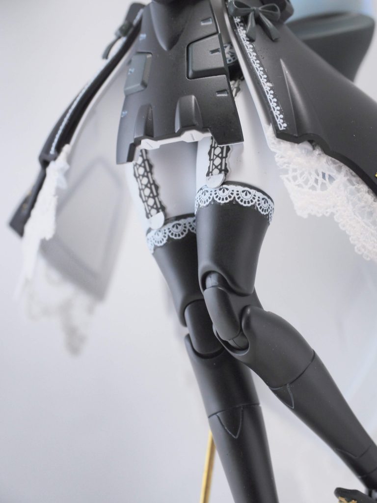 脚アップ
レースのネイルシールを利用してガーターベルト風にしております。
ガーターベルトに見えるでしょうか?