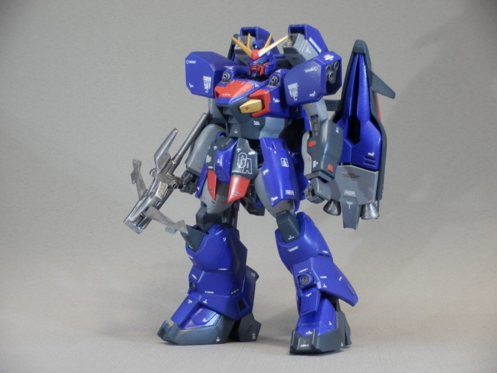 手足の関節をガードフレームに置き換え。それに伴うパーツ調整で手足が1mm~2mm延長。なお、ノーマルアシュタロンは赤めの紫だった事に気が付いたのは塗装が終わってから。
