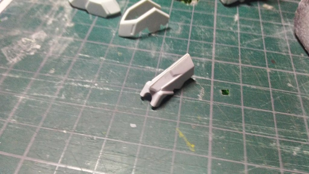 エッジは一度伸ばしランナーを貼ってからシャープに削ってます