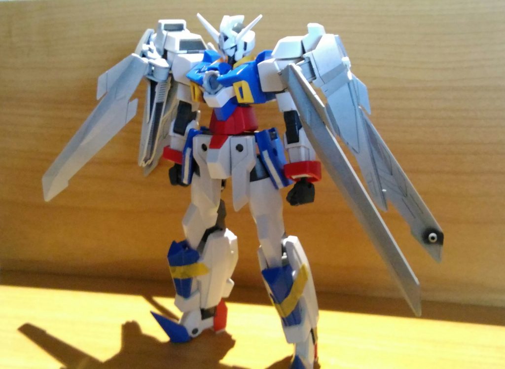 塗装前です。
最初は、ノーネイムライフルをフルクロスモード⇄バーストモードとチェンジできるように考えていたんですが、バーストモード時にウイングが長くなりすぎるのでボツに(^_^;)BB戦士の、AGE-2フルアームドバージョンのコンセプトでいこう!と路線変更。