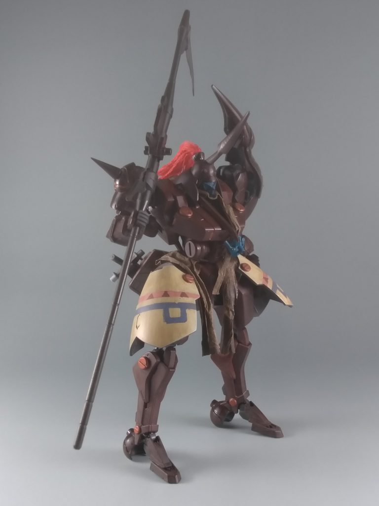 頭はリーオーNPDとギラーガ
角は折れたグフのヒートサーベル
仮面はキマリストルーパーです。