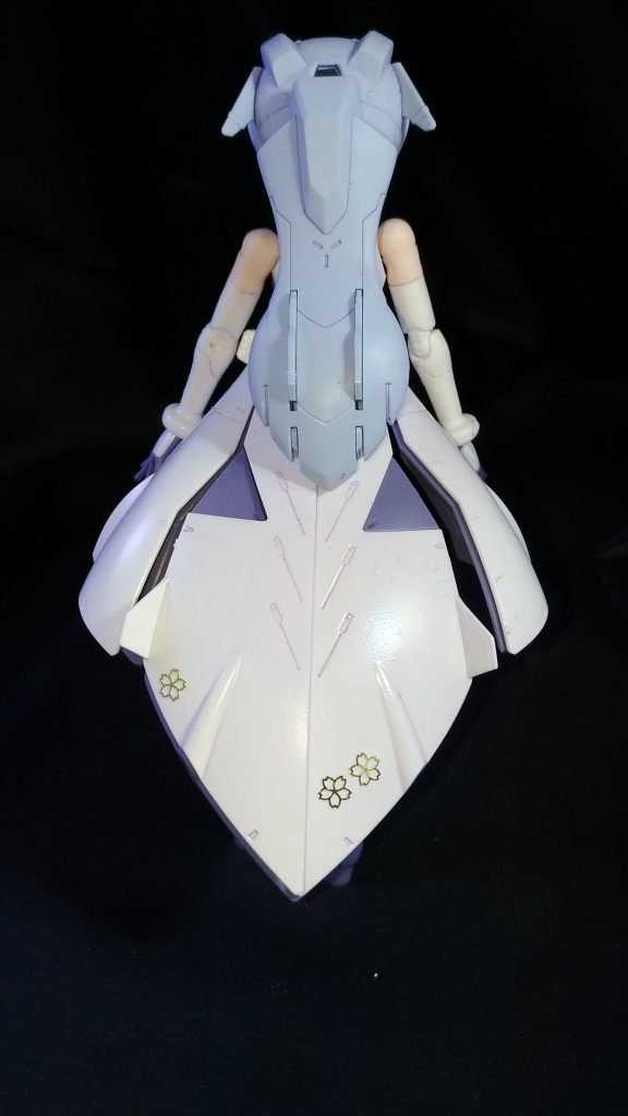 スカートの所に所々、百均で買ってきたネイル用の飾りをくっつけてみましたけど、あんまり目立たないんでもちっと派手でも良かったかなあと。