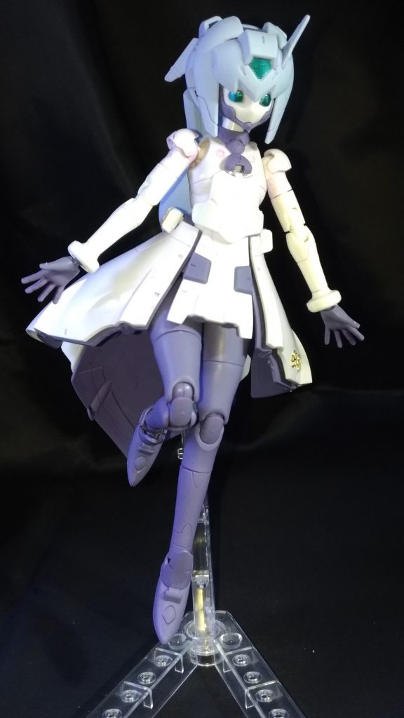 続いてモビルドールモード。こっちがメインで購入したはずだったんですが、生身の方で飾ってたんで、むしろこっちのが見慣れない感じに。