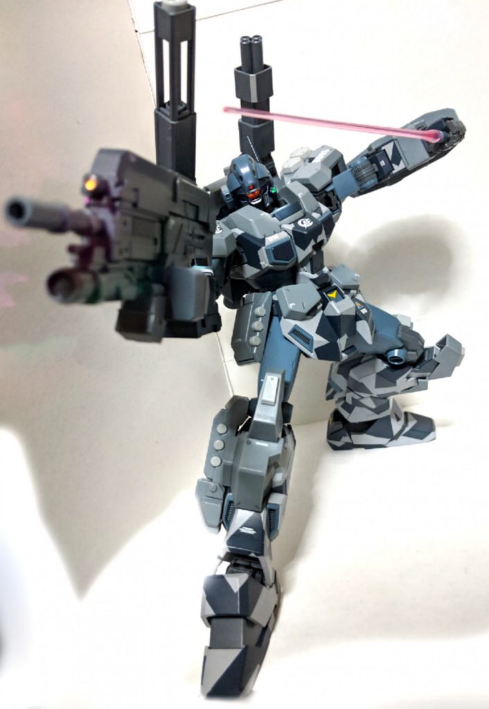 初めてMGのジェスタを触りましたが可動面は後に発売されたジェガンにも劣らない優秀な可動域になっています