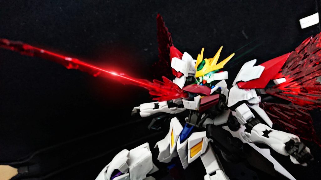 そしてこの機体の目玉武器、胸部カノン砲。エイハブリアクター1つをこのカノン砲とエアドライブシステムに使っている。MAを溶解させれるだけの火力。