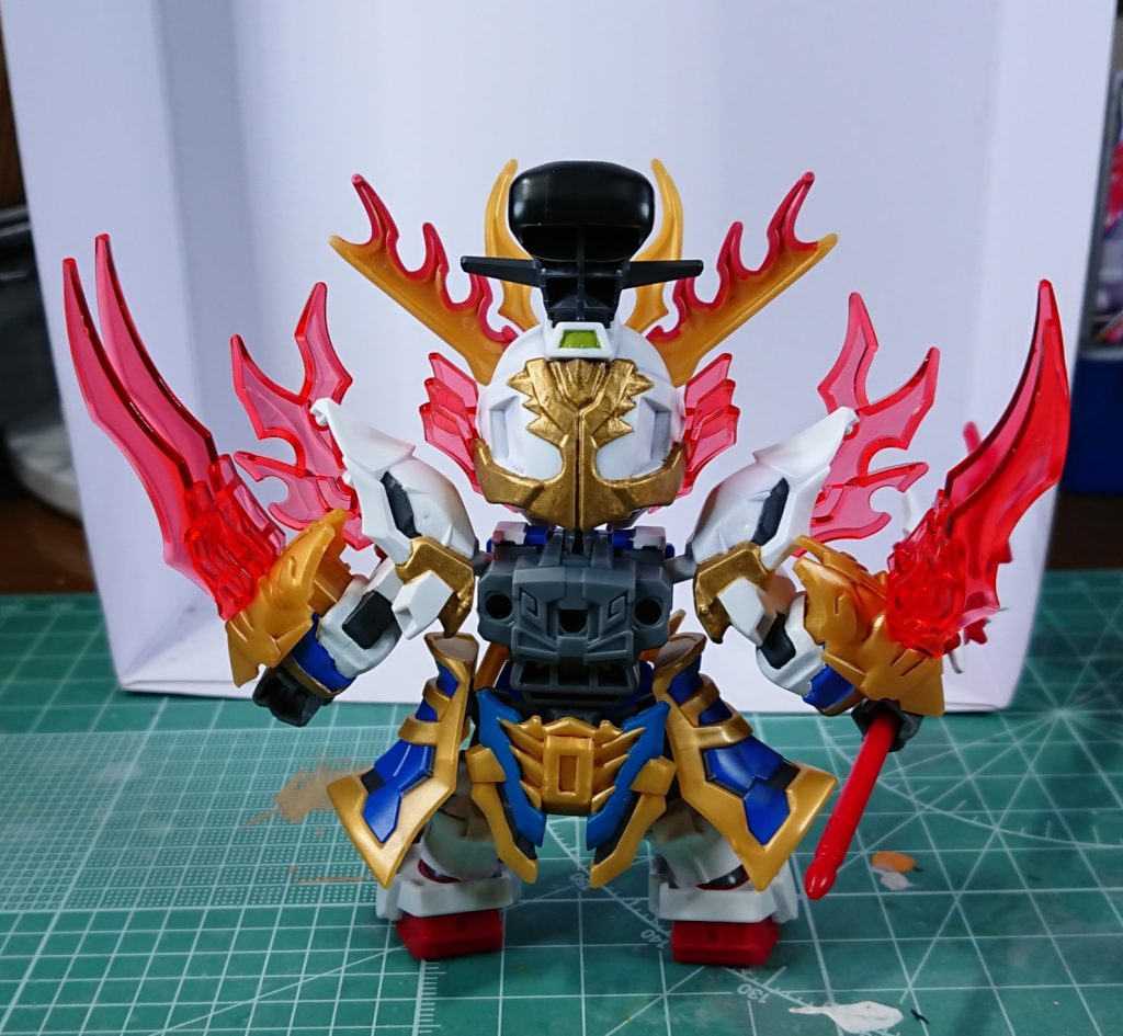 裏側。特に頭部の金色の部分が荒くなっちゃいました(´；ω；`)