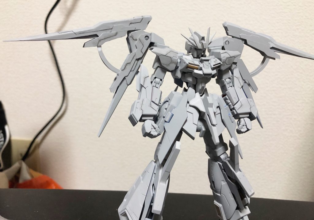 サフ状態です。スジボリや元パーツわかりやすいと思います。