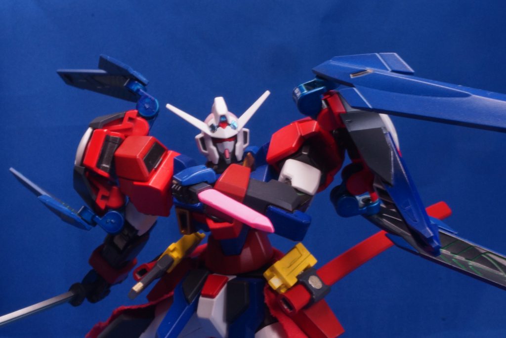 ビームサーベル
カテゴリー的にはビームダガーだが、名前はビームサーベル。実体剣だけだと不安ということで装備。
サーベル刃、短いのが欲しかったので、長サーベルを切り取り!プラ板やパテで先端を造形!初めての作業でしたが、まぁまぁうまくいきました(^^)/