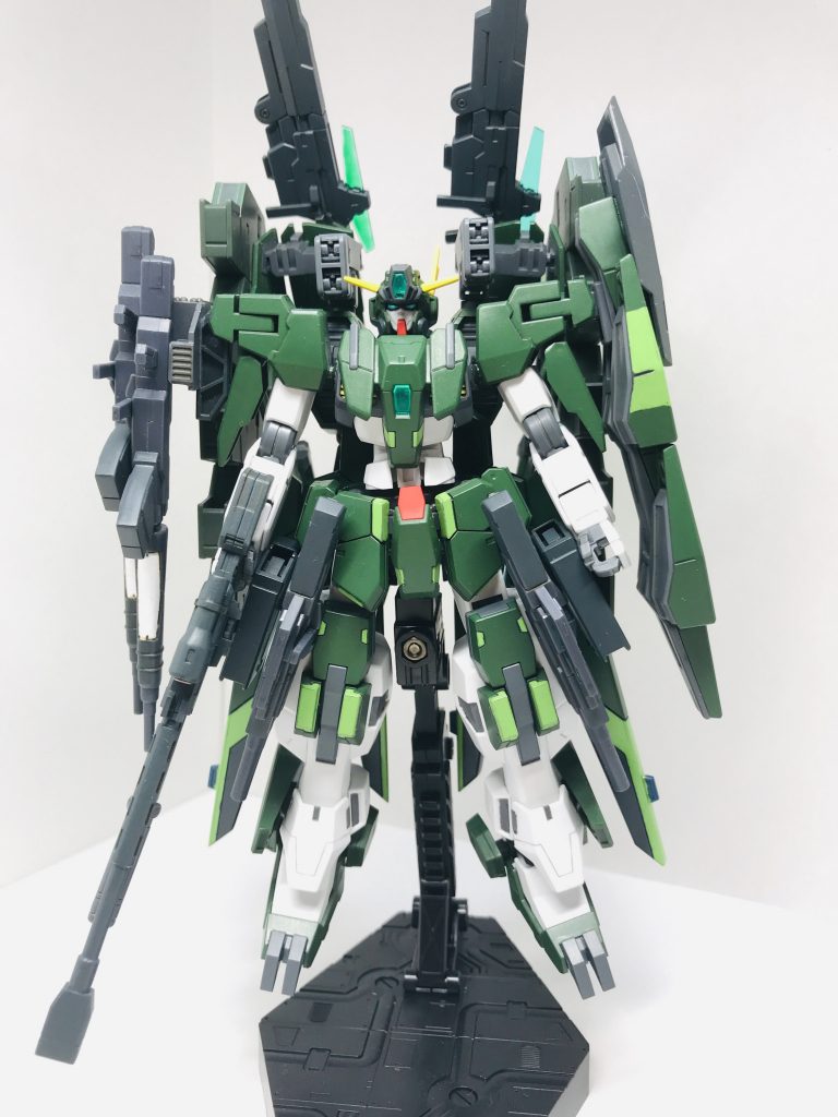 フル装備正面から
上半身はケルディム、下半身はサバーニャにしています。以前見た作例ですごくかっこよかったので真似しました。