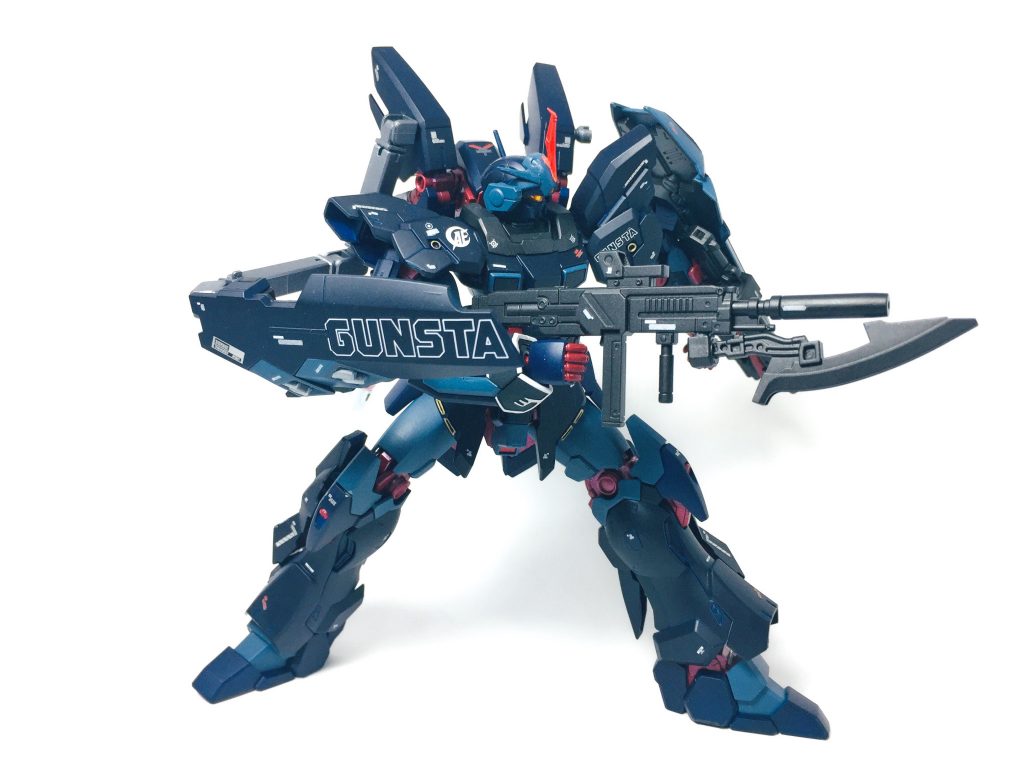 ## ジェスタビームライフル
取り回し辛いシナンジュ・ビームライフルに対し近距離をカバーできるジェスタビームライフルをサブウエポンとして装備している。