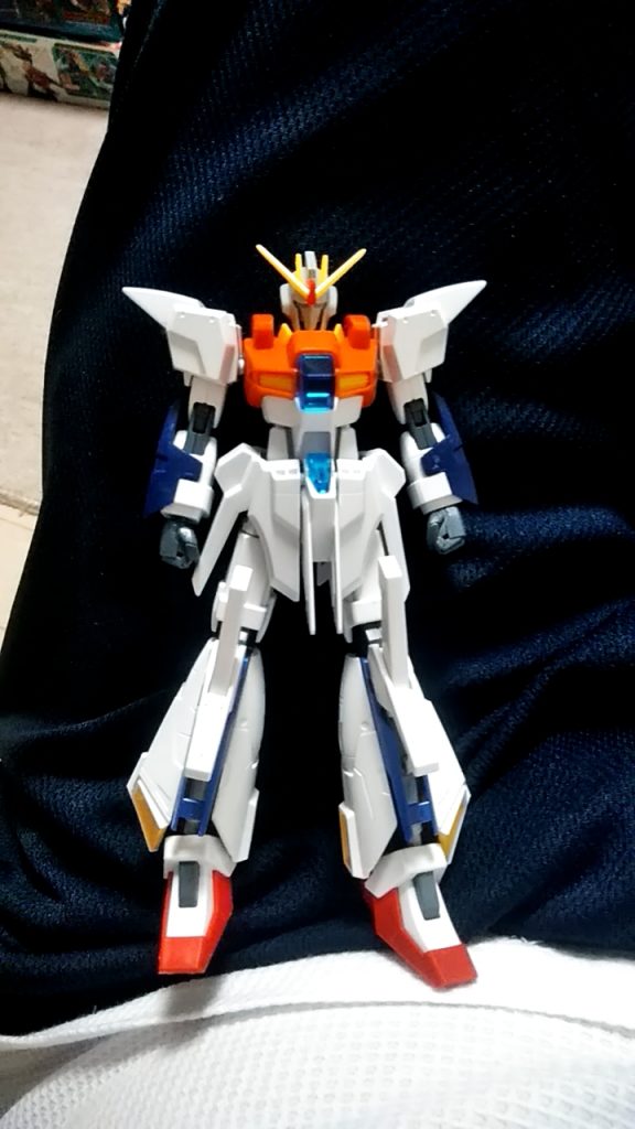 ミキシング中の写真
頭部が決まらず家にある大量のガンプラから付け替え続けました。
最終的にはゼータ系に落着きました。