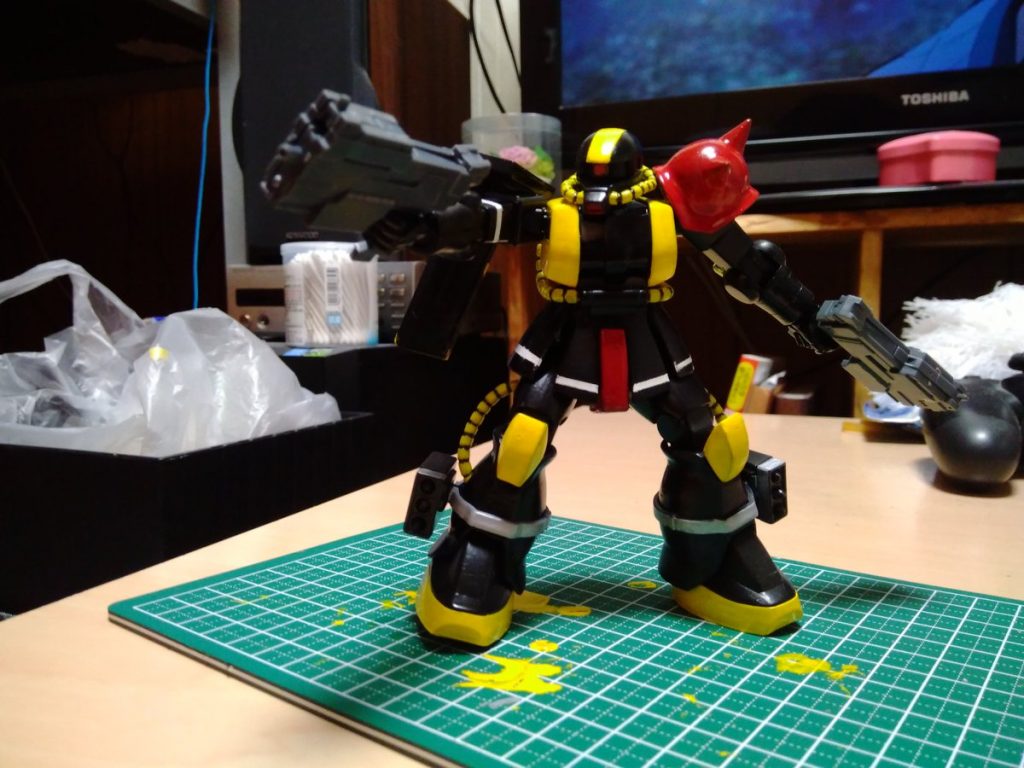 ショルダーアーマーを赤く塗ってしまいました。
塗らずにはいられなかったのです。