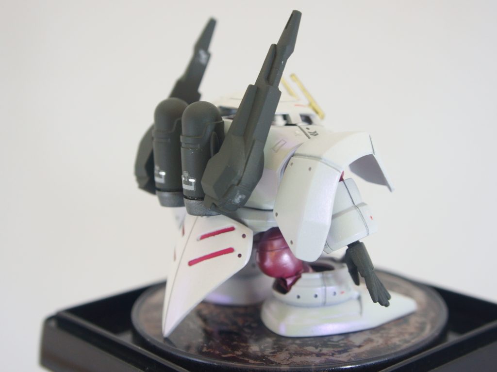 スカート、肩アーマーはHGキュベレイから流用しました。