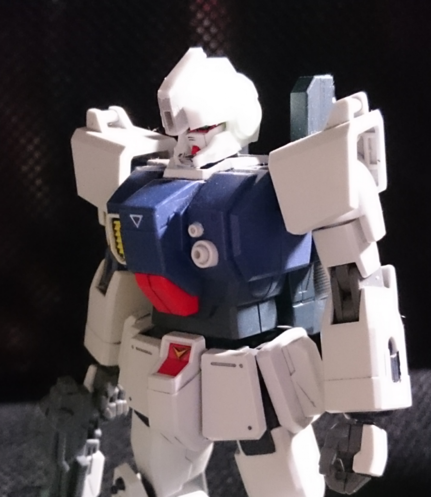 頭部はプラ板工作にて製作。フェイスはジャンクパーツからガンダム顔を流用です。