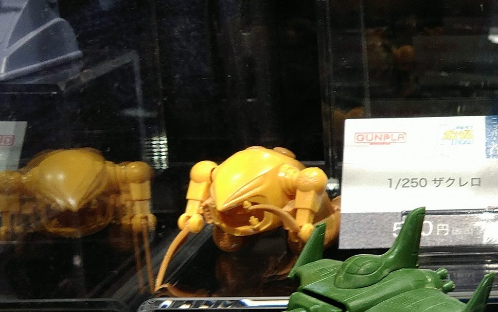 ガンダムベース東京で撮影した素組みの状態です。