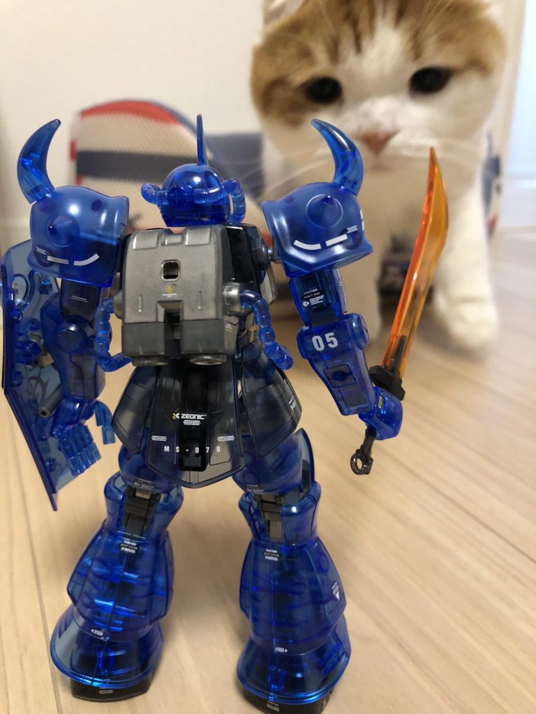 バックショット  クリアじゃないグレー部分はシルバーで塗装しました。
奥の猫は気にしないでください笑