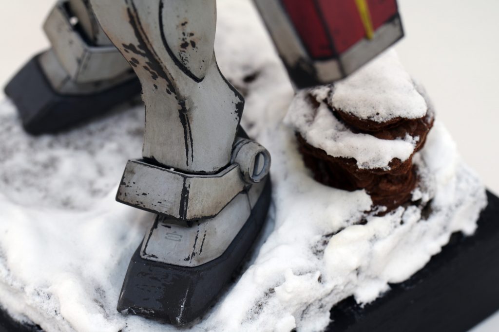 HGUCジム寒冷地仕様を使って、剥がし塗装(ケープ・チッピング)によるウェザリングと、重曹を使った雪表現のヴィネットに挑戦してみました。
どちらの表現も手軽にできて効果絶大なので今後も使っていこうと思います!